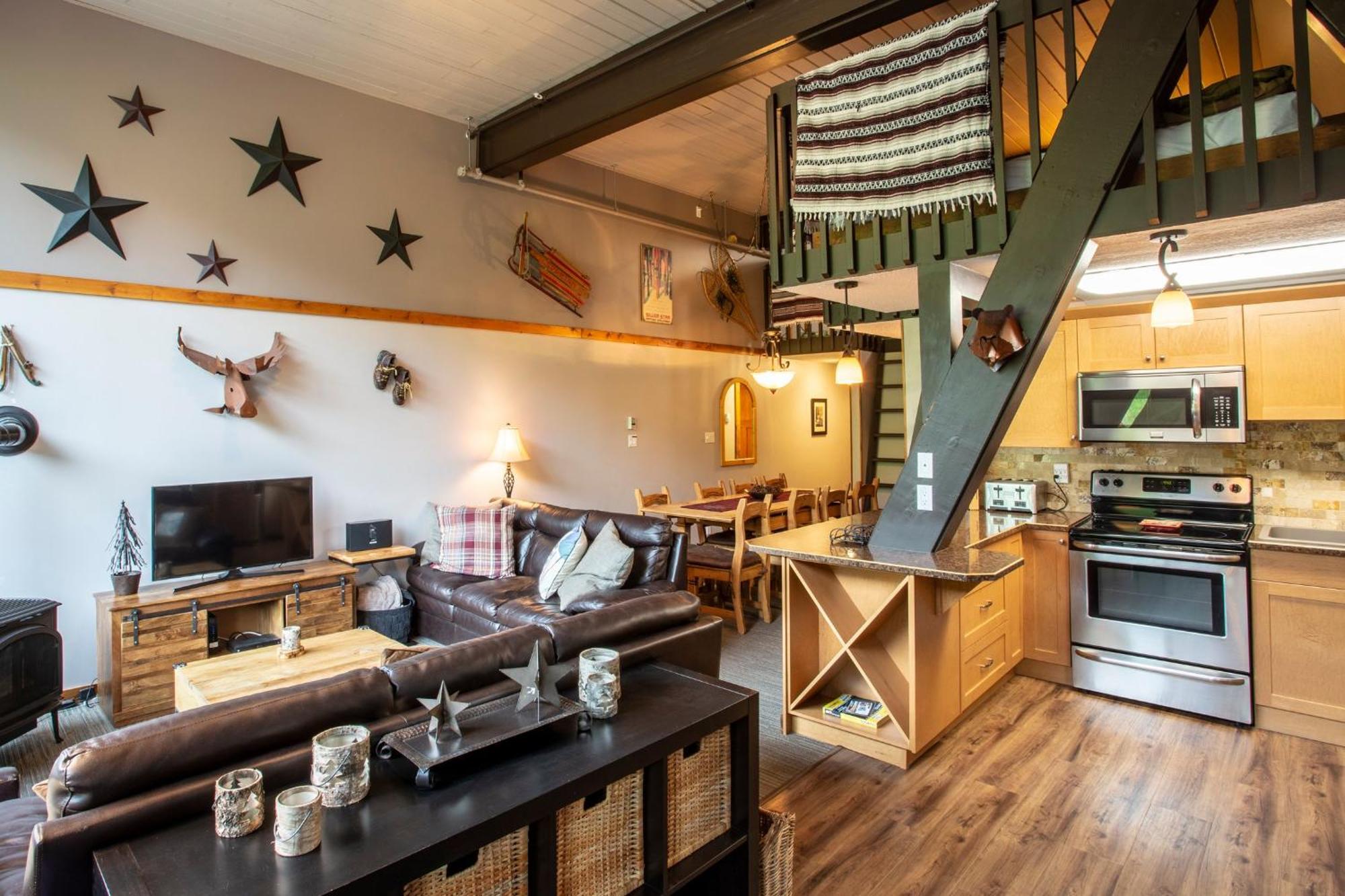 The Pinnacles Suites & Townhomes Силвър Стар Екстериор снимка